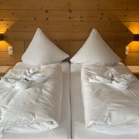 Gaestehaus Holl * Schattwald