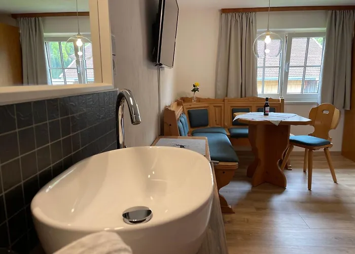 Gaestehaus Holl * Schattwald