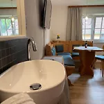 Gaestehaus Holl * Schattwald
