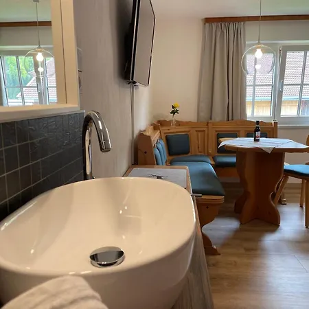 Gaestehaus Holl * Schattwald